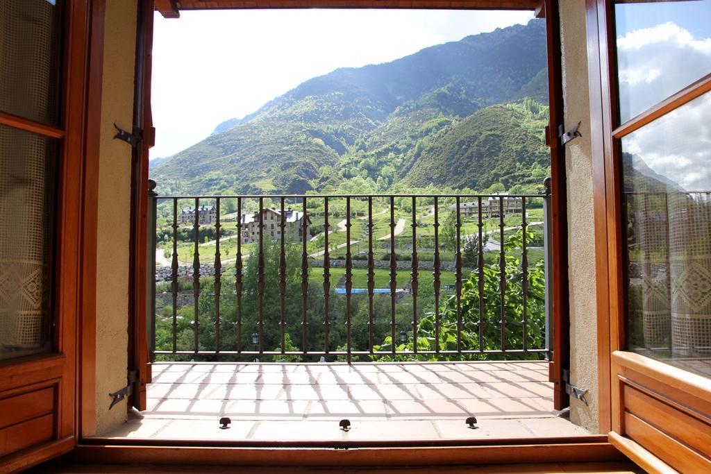 Apartamentos Los Tilos Benasque Oda fotoğraf