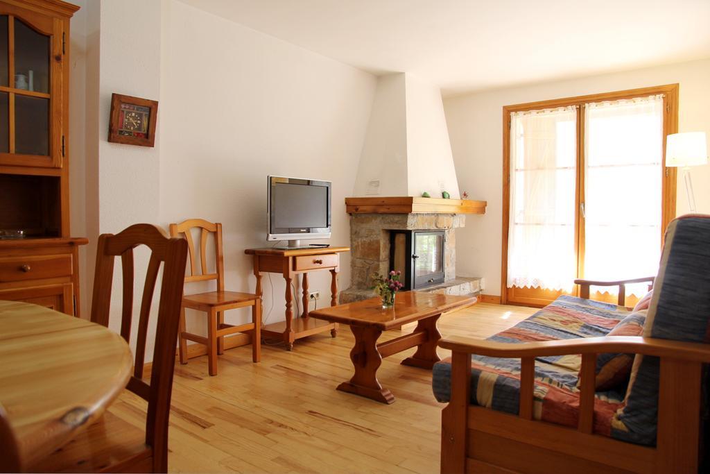 Apartamentos Los Tilos Benasque Oda fotoğraf
